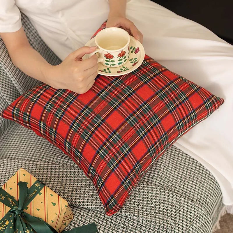 04 Vintage Christmas Cushion Covers for 2025